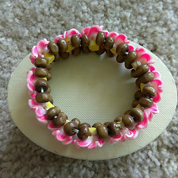 ELASTC FLOWERS BRACELET. - Picture 2 of 4